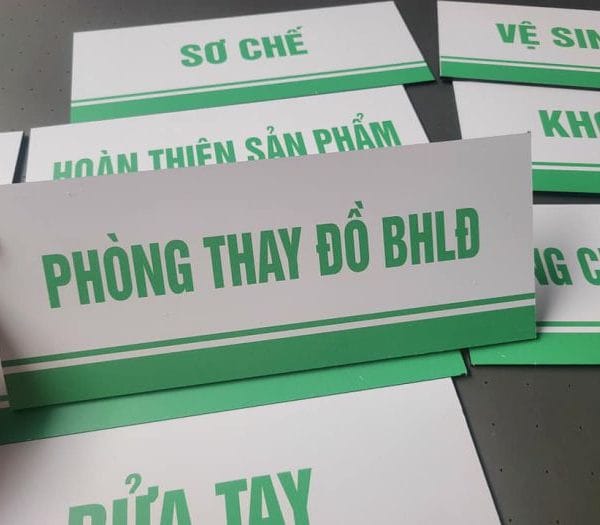 bảng tên phòng ban mica giá rẻ