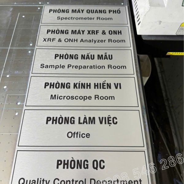 Làm bảng tên phòng Alu