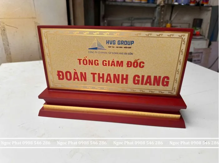 làm bảng chức danh hcm