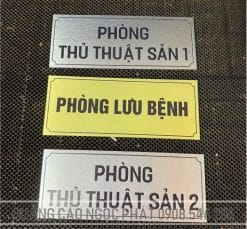 làm biển tên phòng