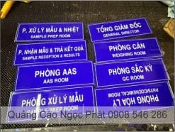 bảng tên phòng ban mica